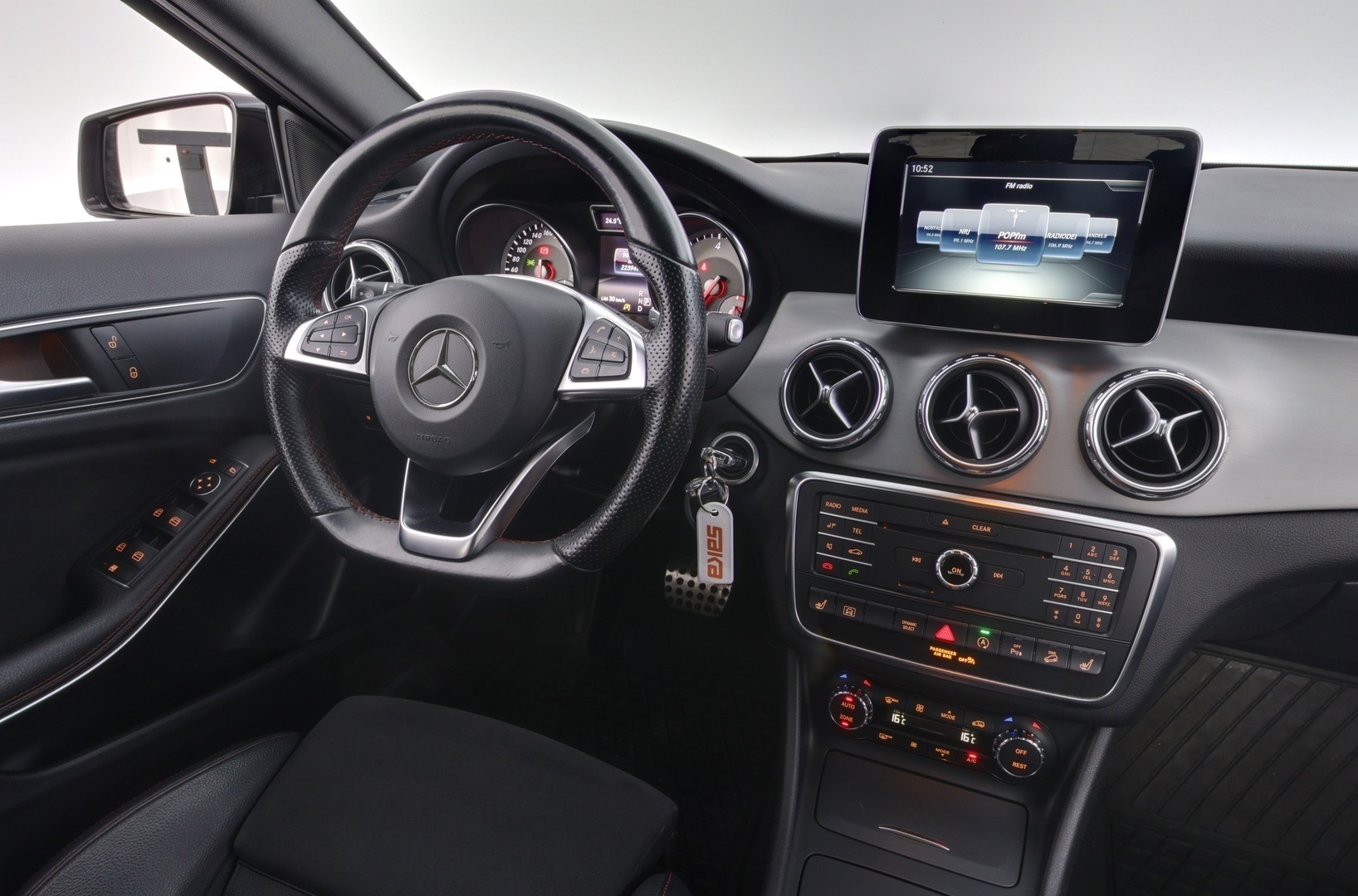 MERCEDES-BENZ GLA 2016