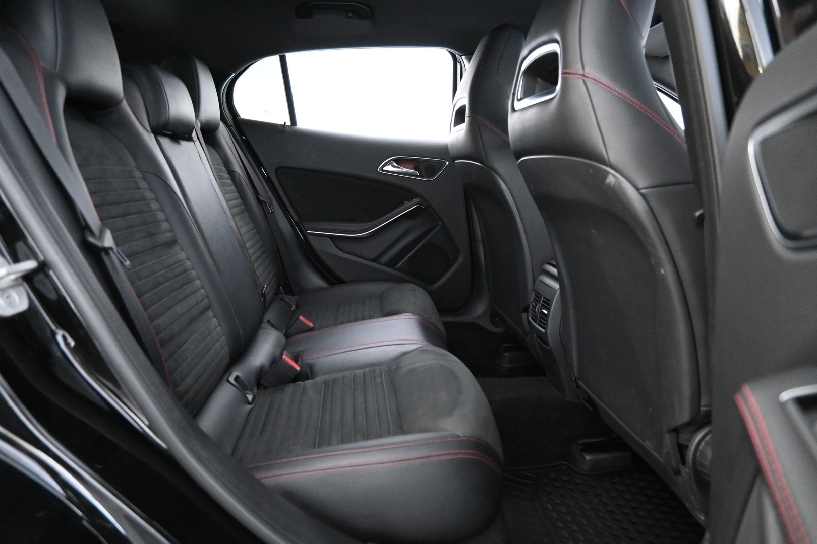 MERCEDES-BENZ GLA 2016