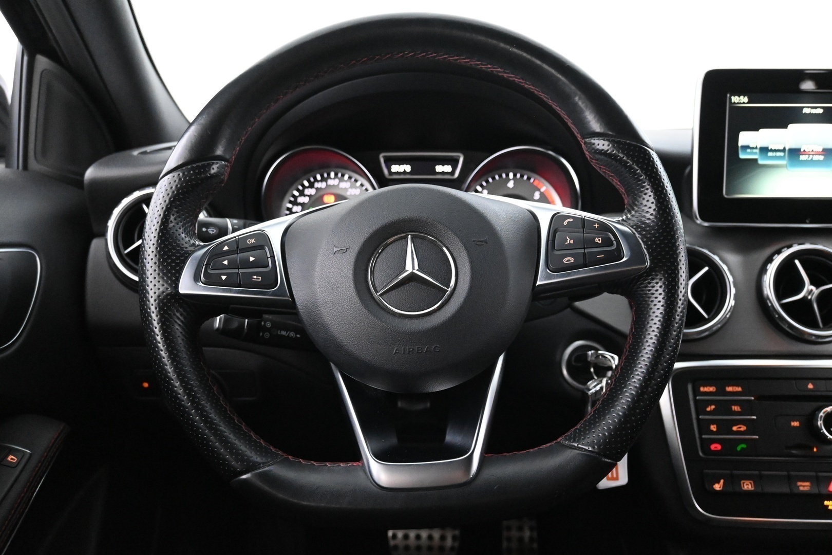 MERCEDES-BENZ GLA 2016