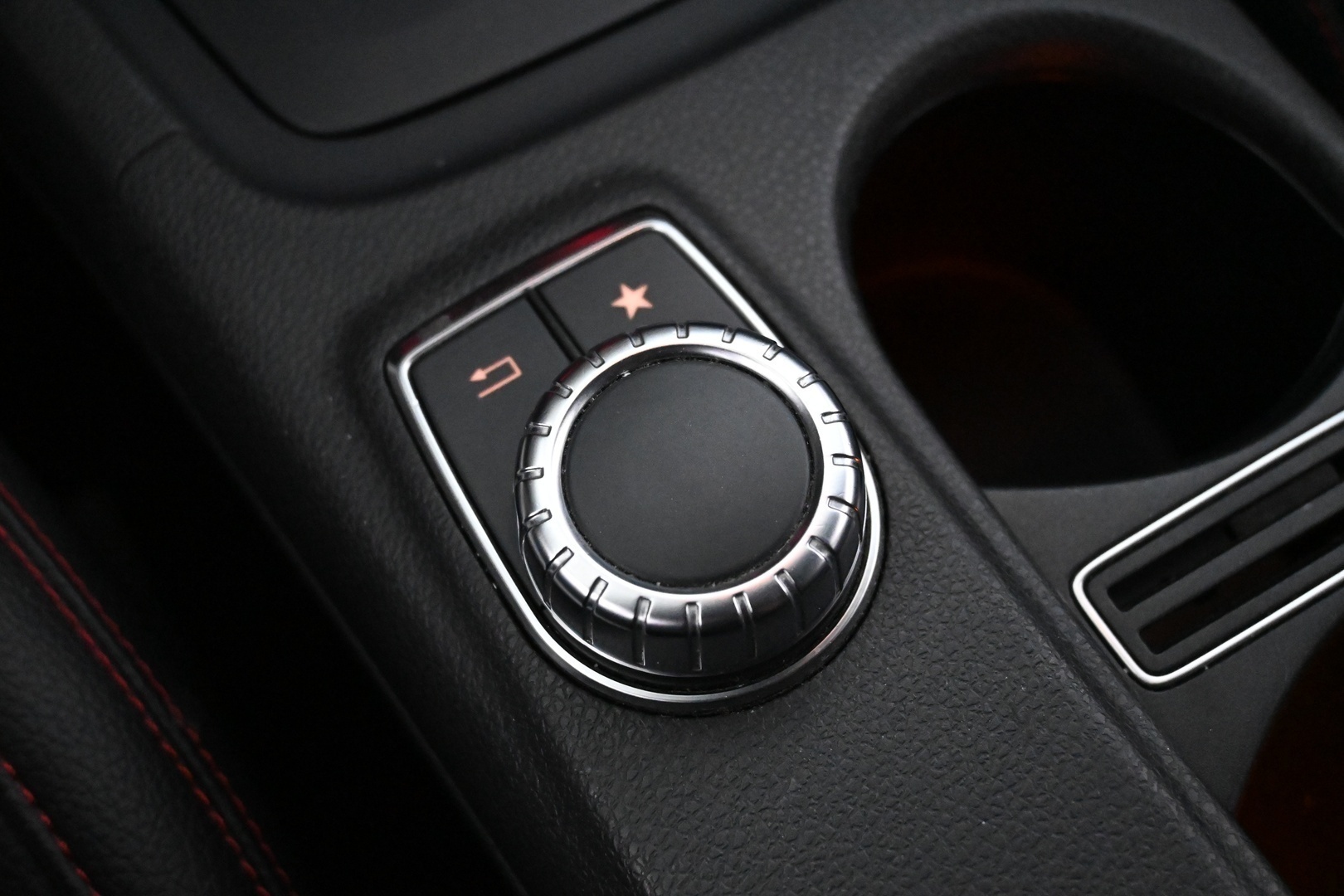 MERCEDES-BENZ GLA 2016