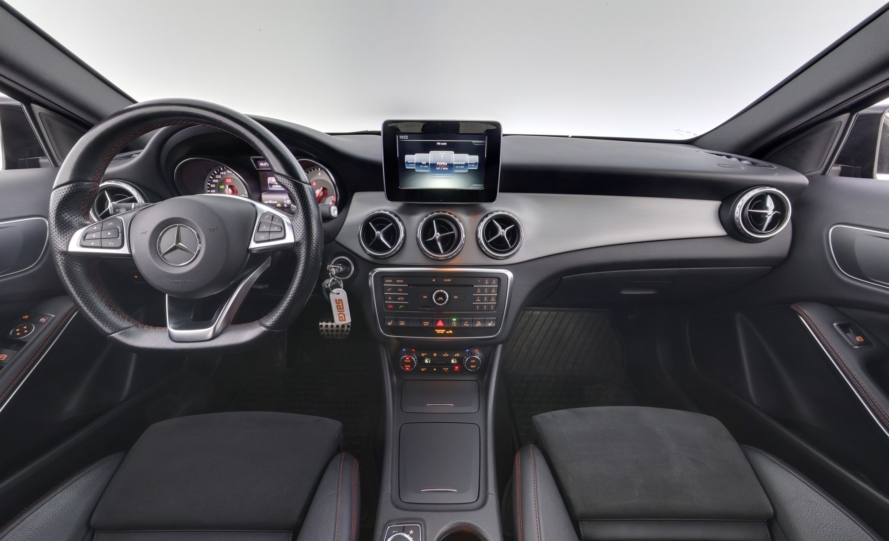 MERCEDES-BENZ GLA 2016