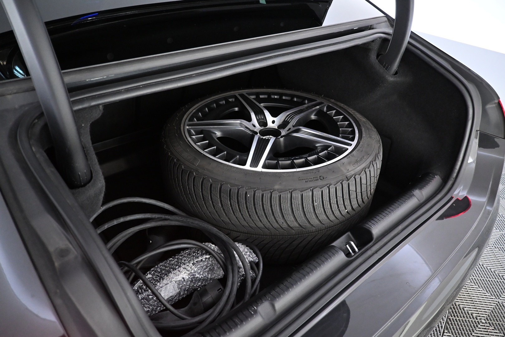 MERCEDES-BENZ EQE 2023