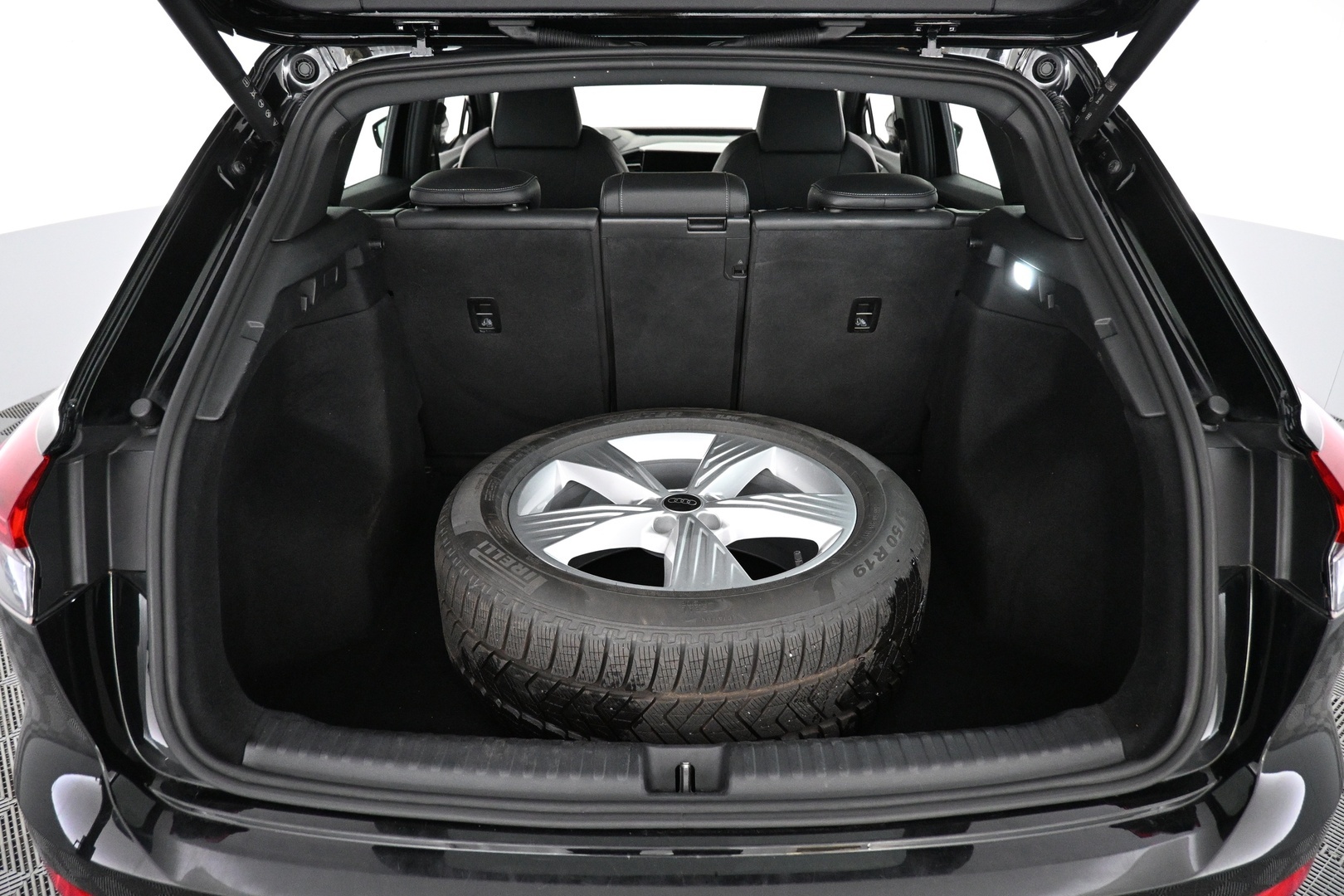 AUDI Q4 e-tron 2024