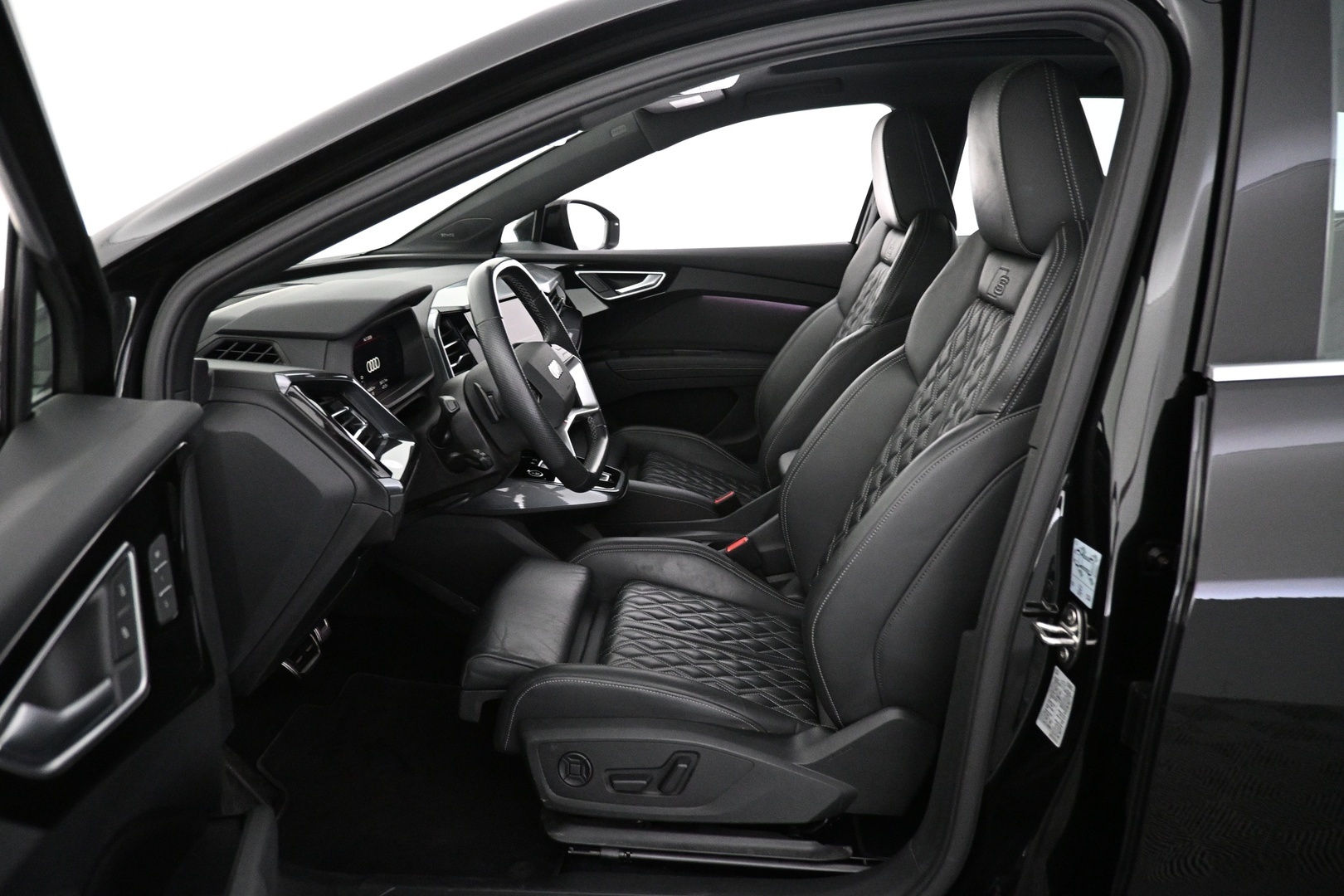 AUDI Q4 e-tron 2024