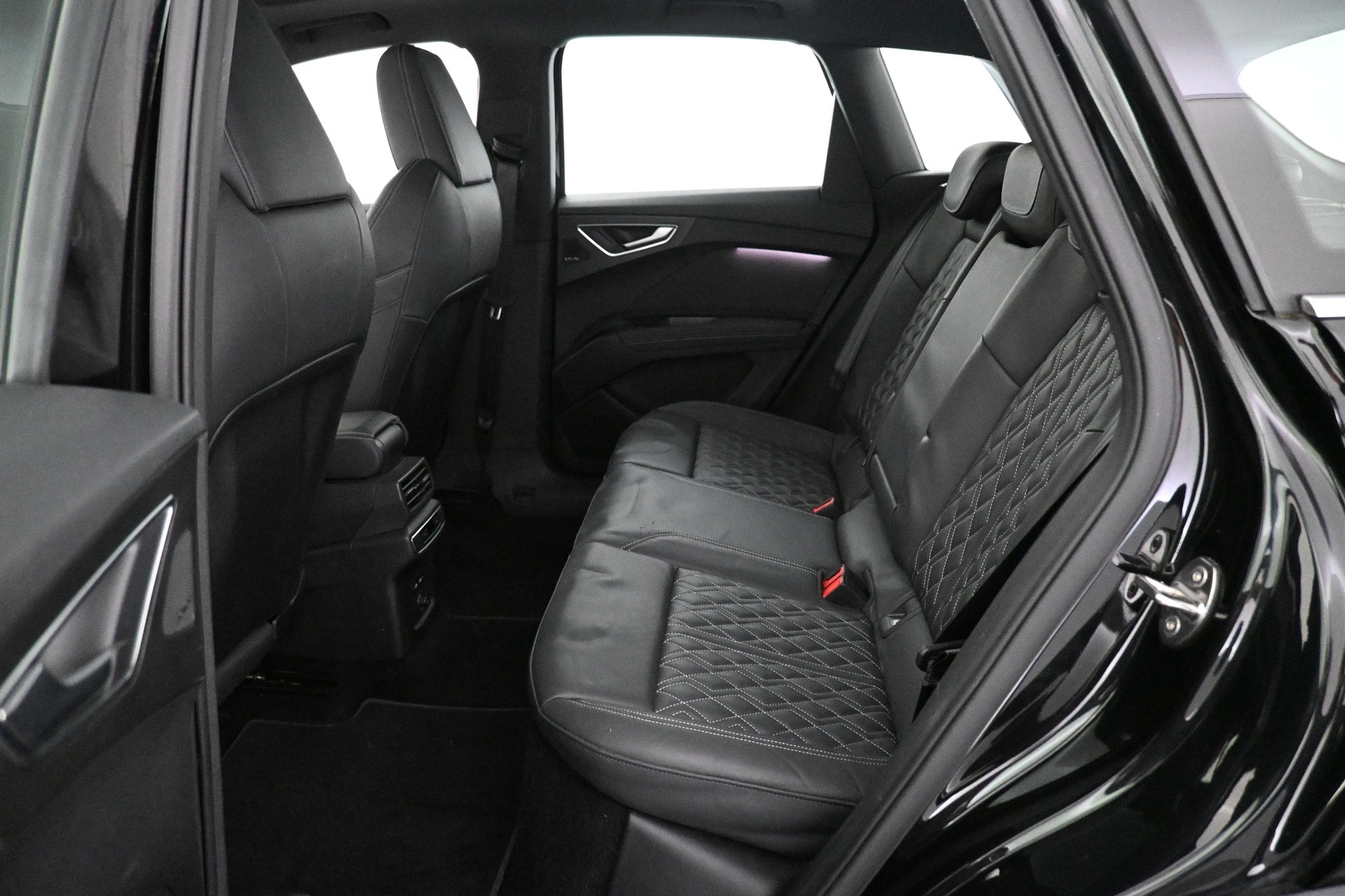 AUDI Q4 e-tron 2024