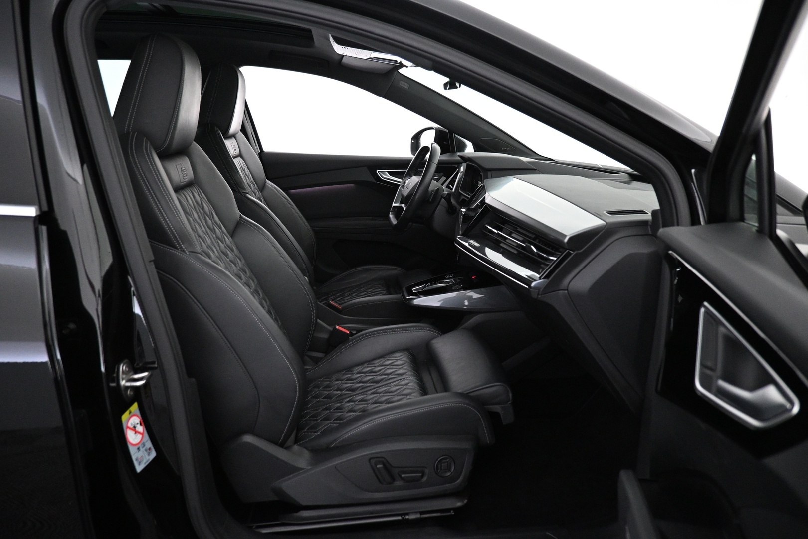 AUDI Q4 e-tron 2024