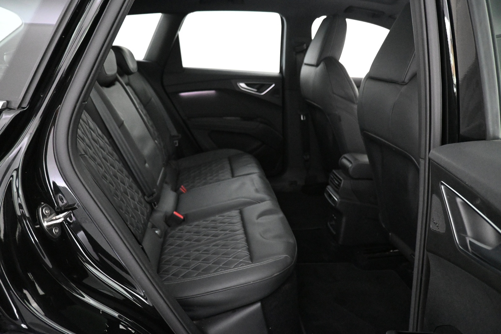 AUDI Q4 e-tron 2024