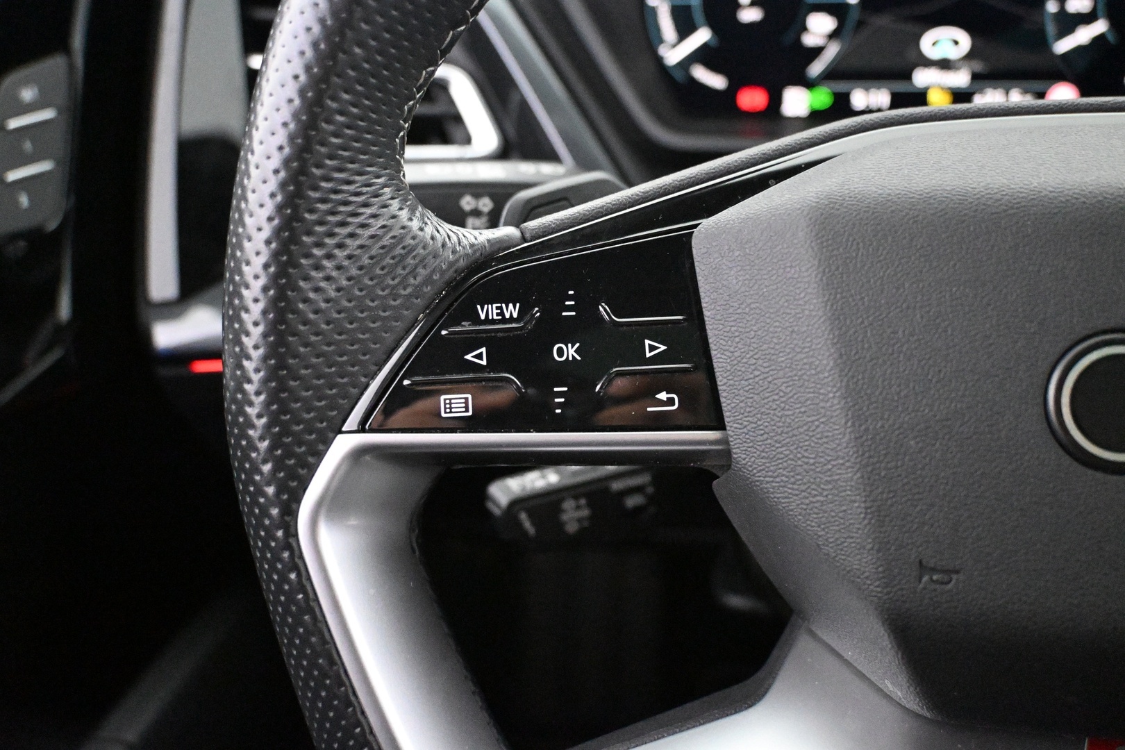 AUDI Q4 e-tron 2024