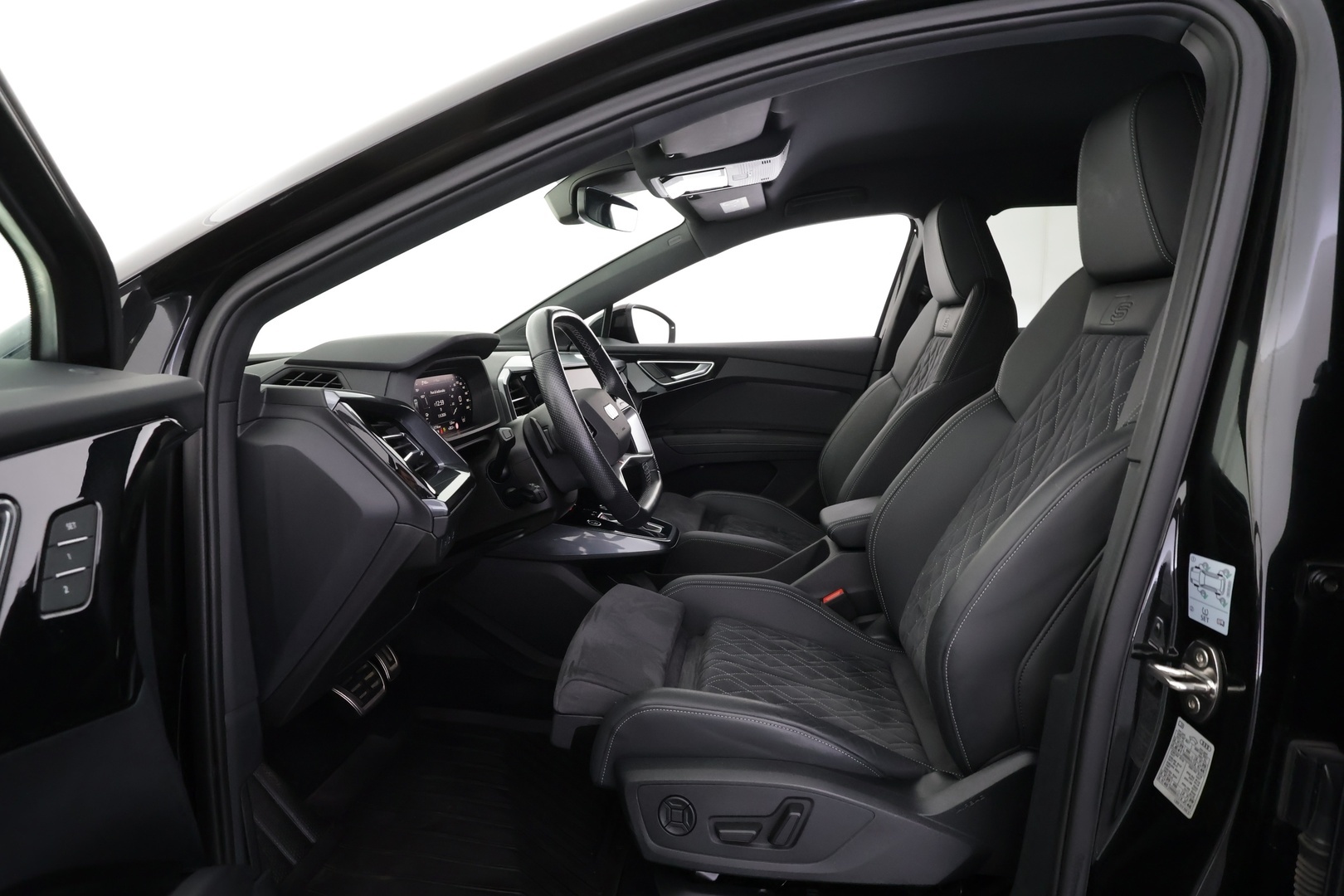 AUDI Q4 e-tron 2024