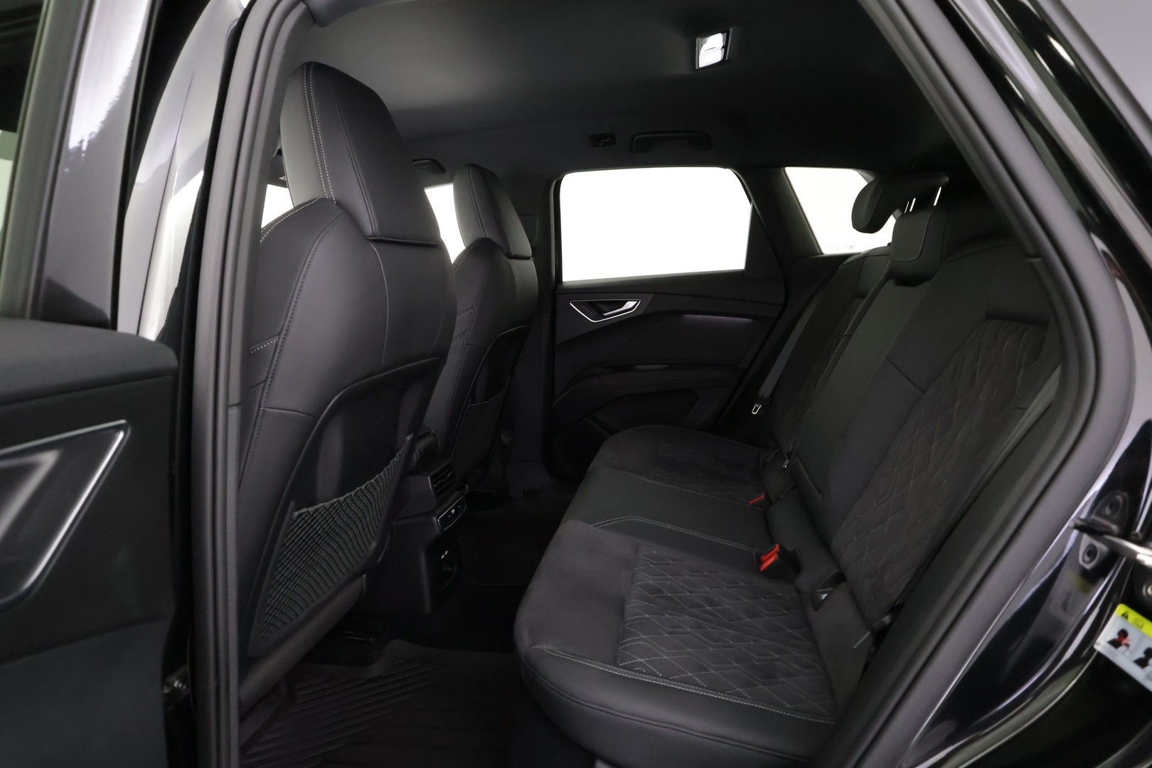 AUDI Q4 e-tron 2024