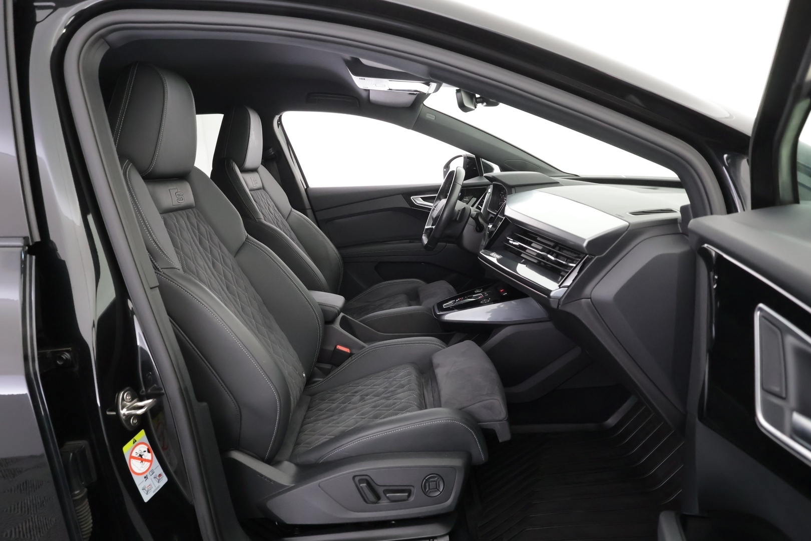 AUDI Q4 e-tron 2024