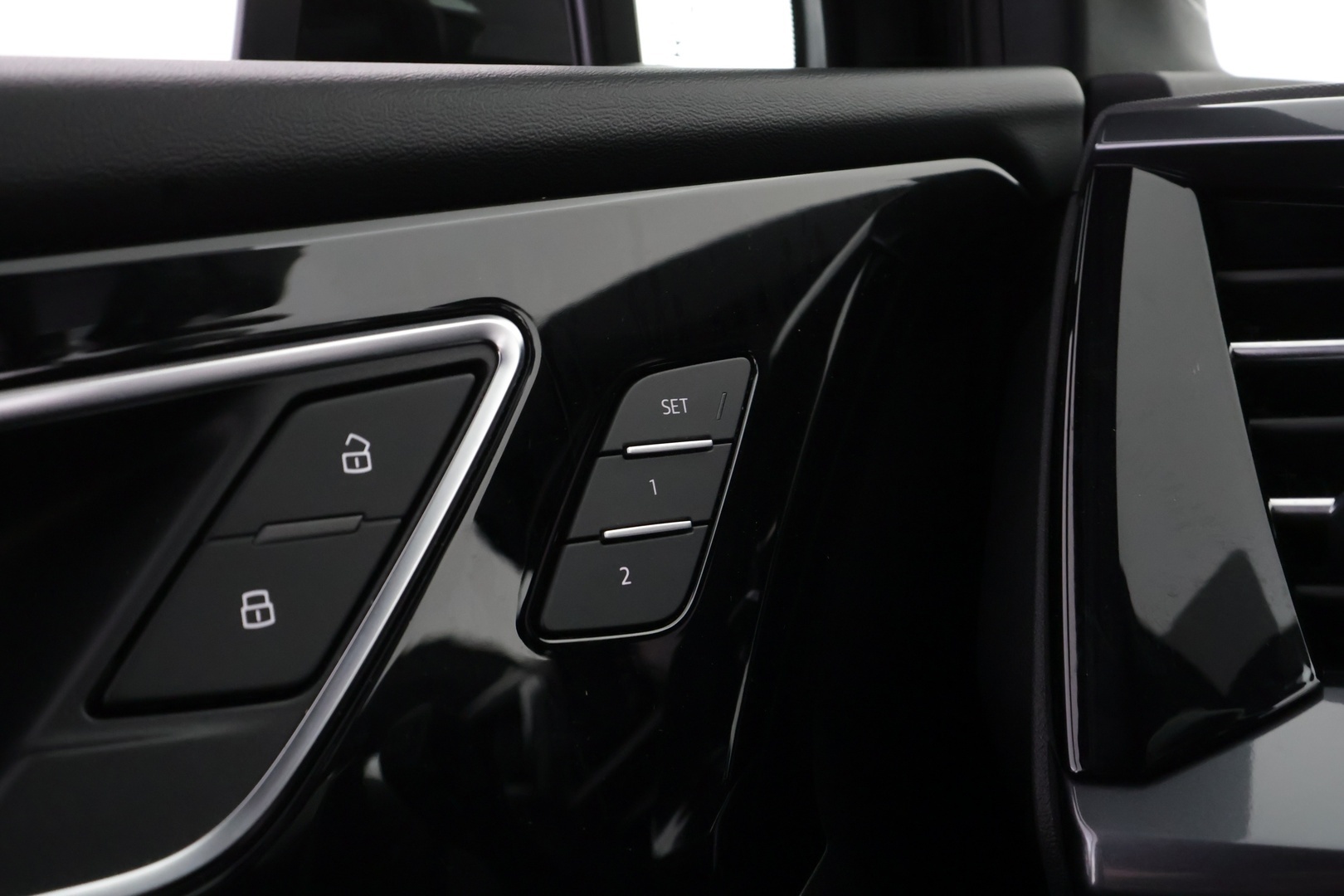 AUDI Q4 e-tron 2024