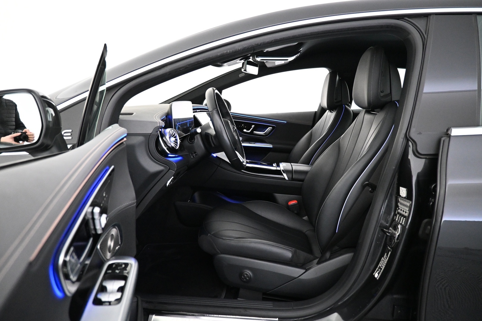 MERCEDES-BENZ EQE 2024