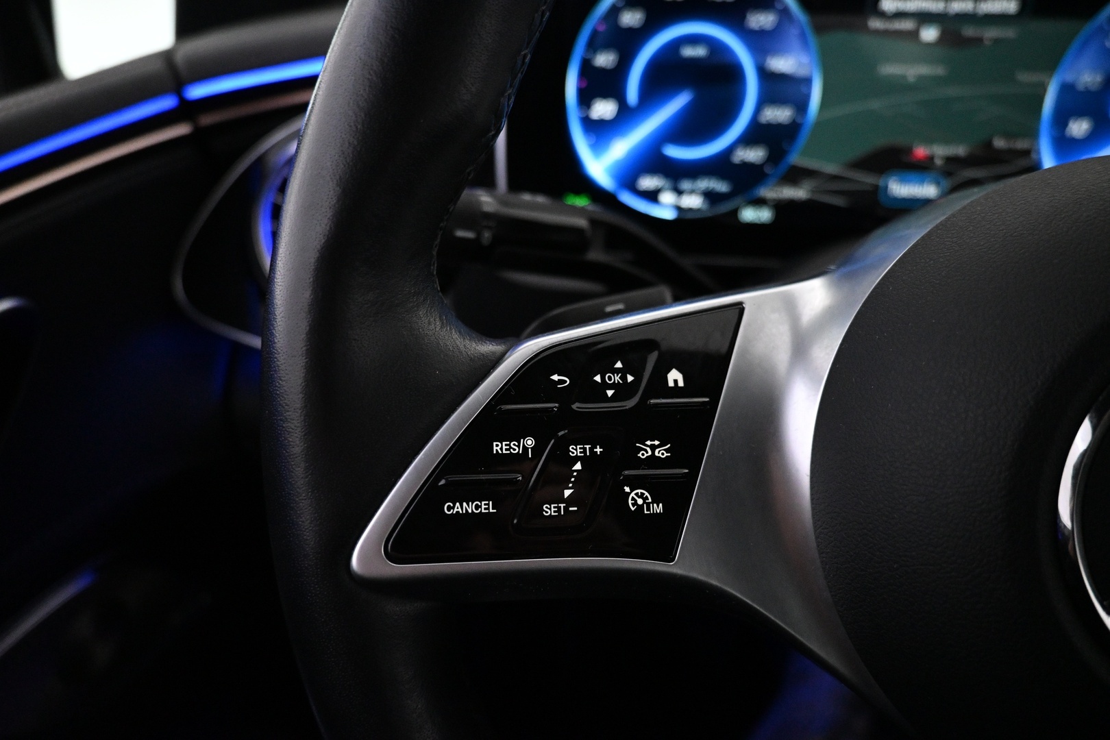 MERCEDES-BENZ EQE 2024