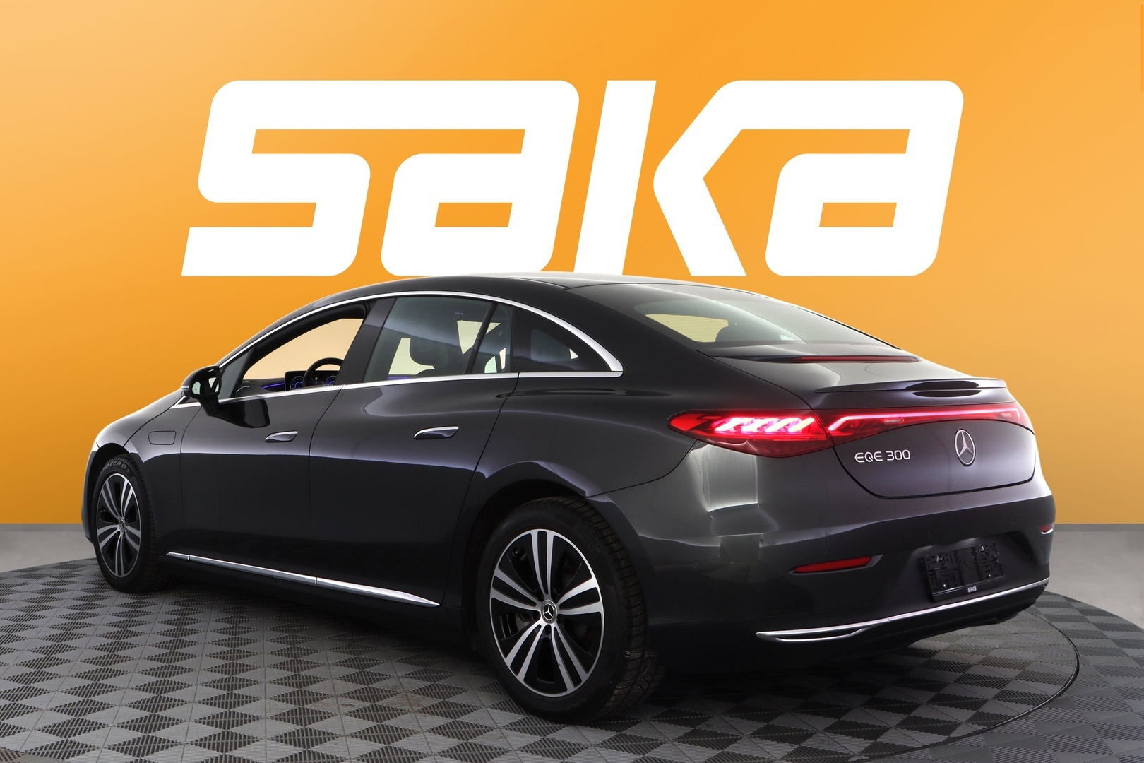 MERCEDES-BENZ EQE 2024