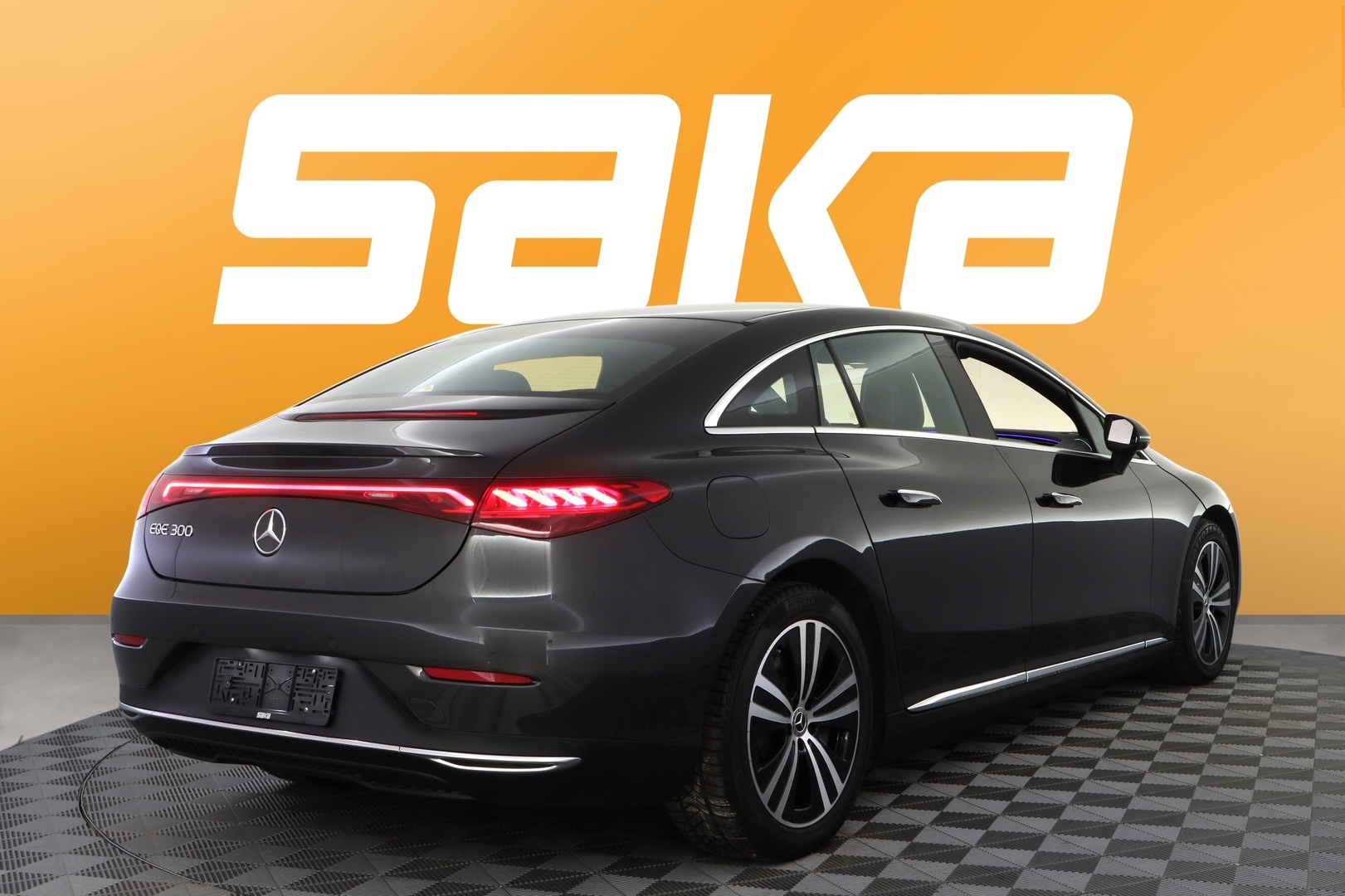 MERCEDES-BENZ EQE 2024