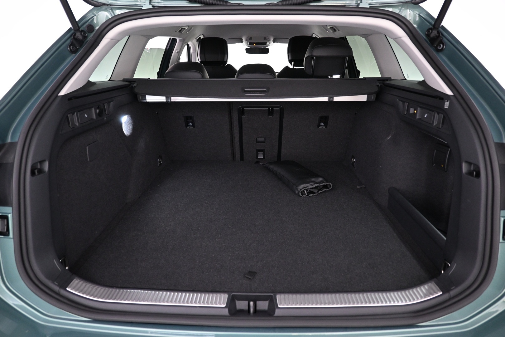 VOLKSWAGEN Passat 2025