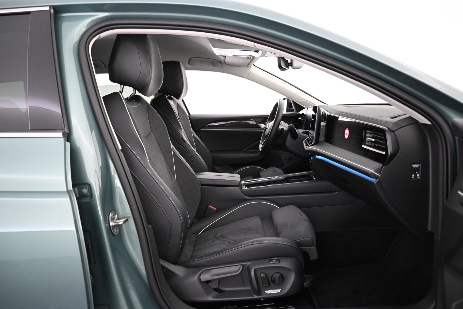 VOLKSWAGEN Passat 2025