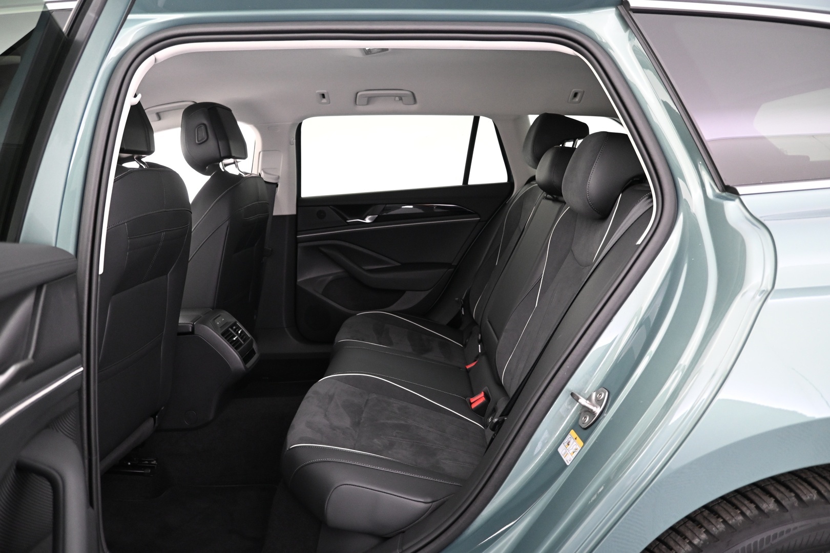 VOLKSWAGEN Passat 2025