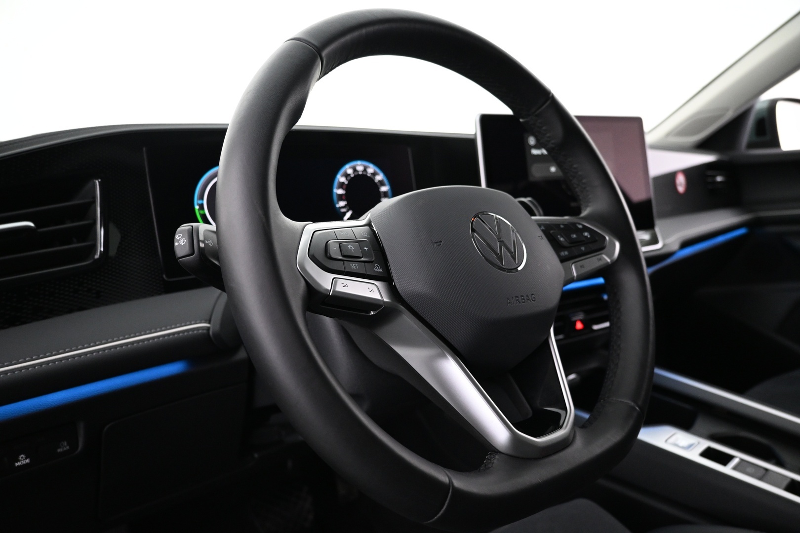 VOLKSWAGEN Passat 2025