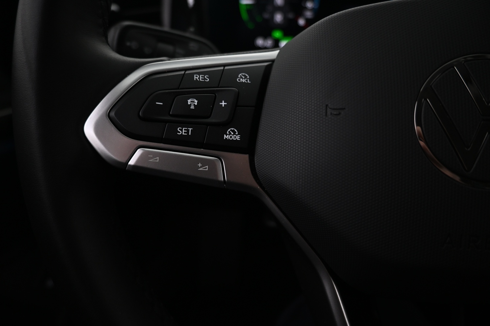 VOLKSWAGEN Passat 2025