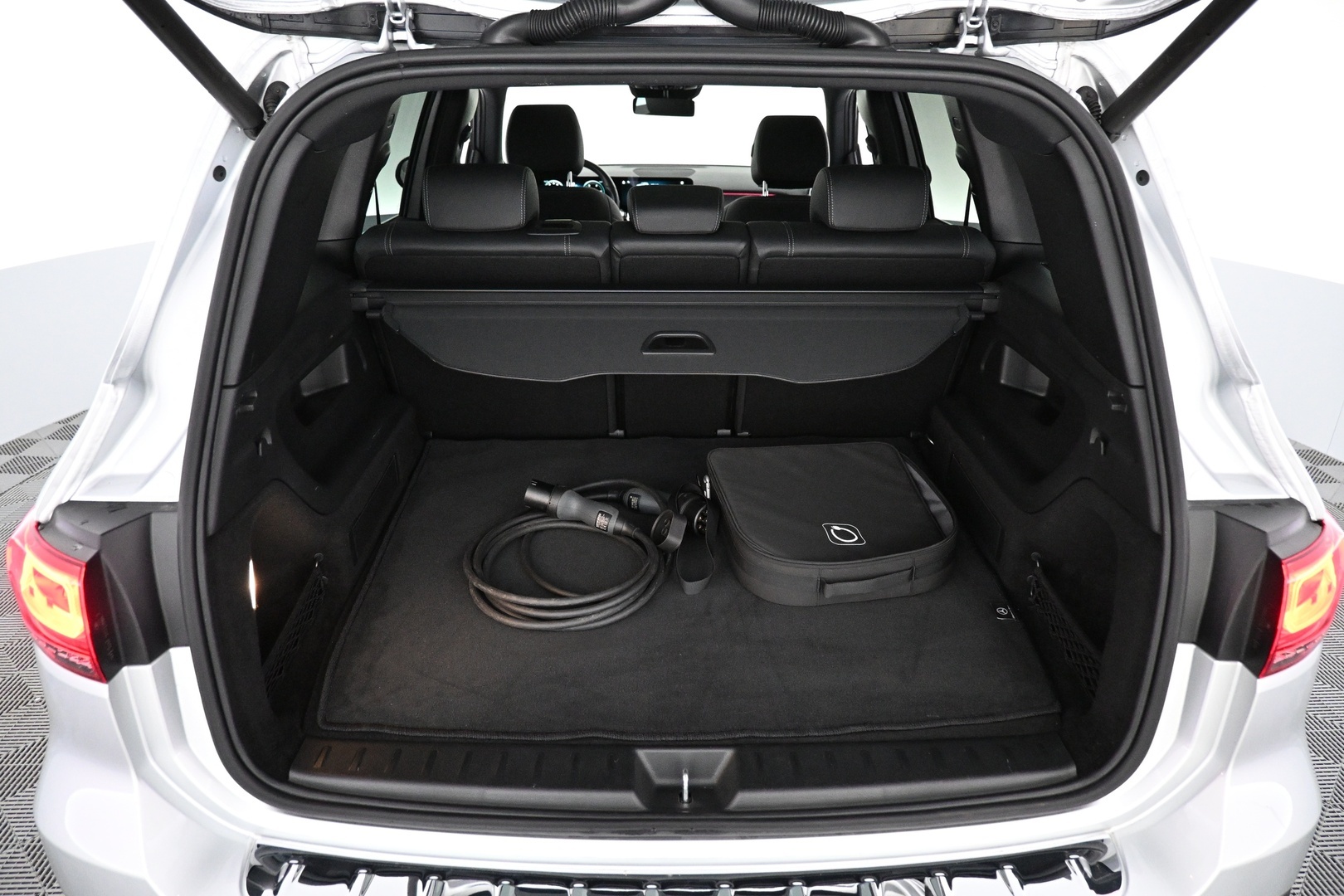 MERCEDES-BENZ EQB 2024