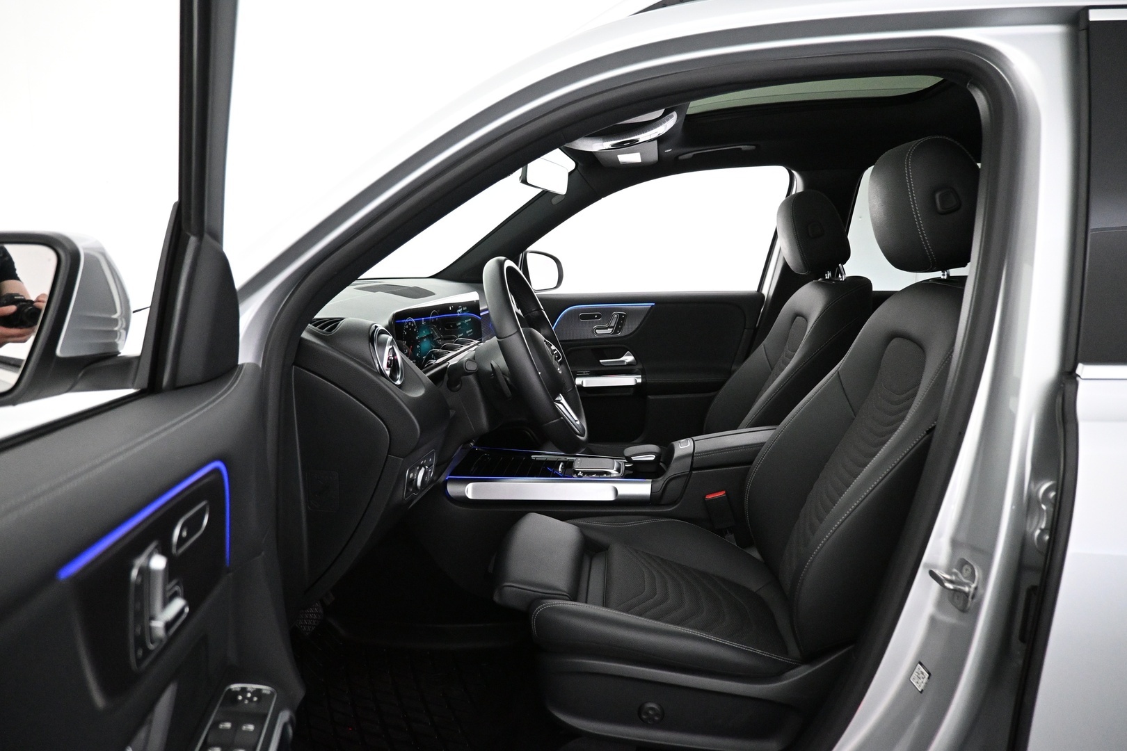 MERCEDES-BENZ EQB 2024