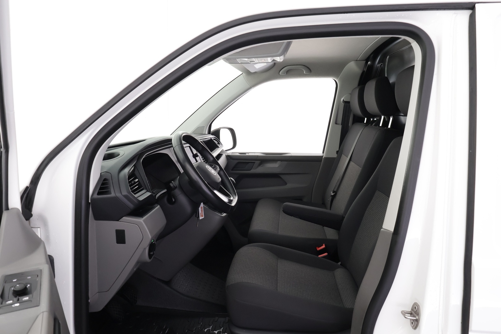 VOLKSWAGEN Transporter 2023