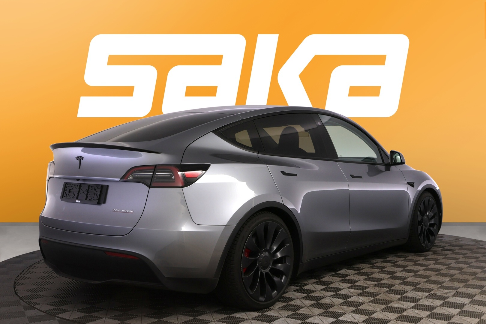 TESLA Model Y 2024