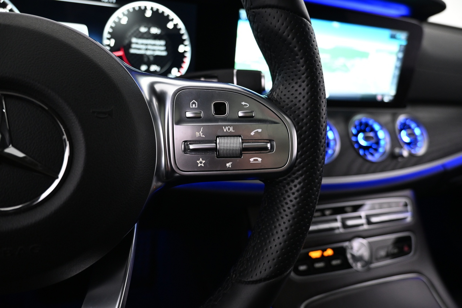 MERCEDES-BENZ E 2019