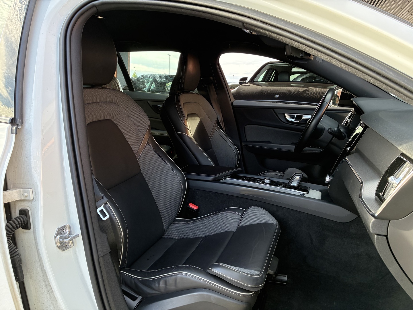 VOLVO V60 2021