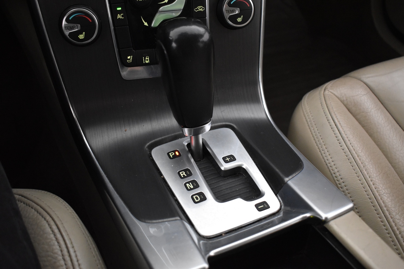 VOLVO V60 2010
