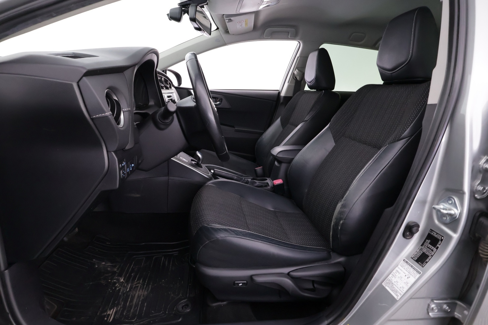 TOYOTA Auris 2013