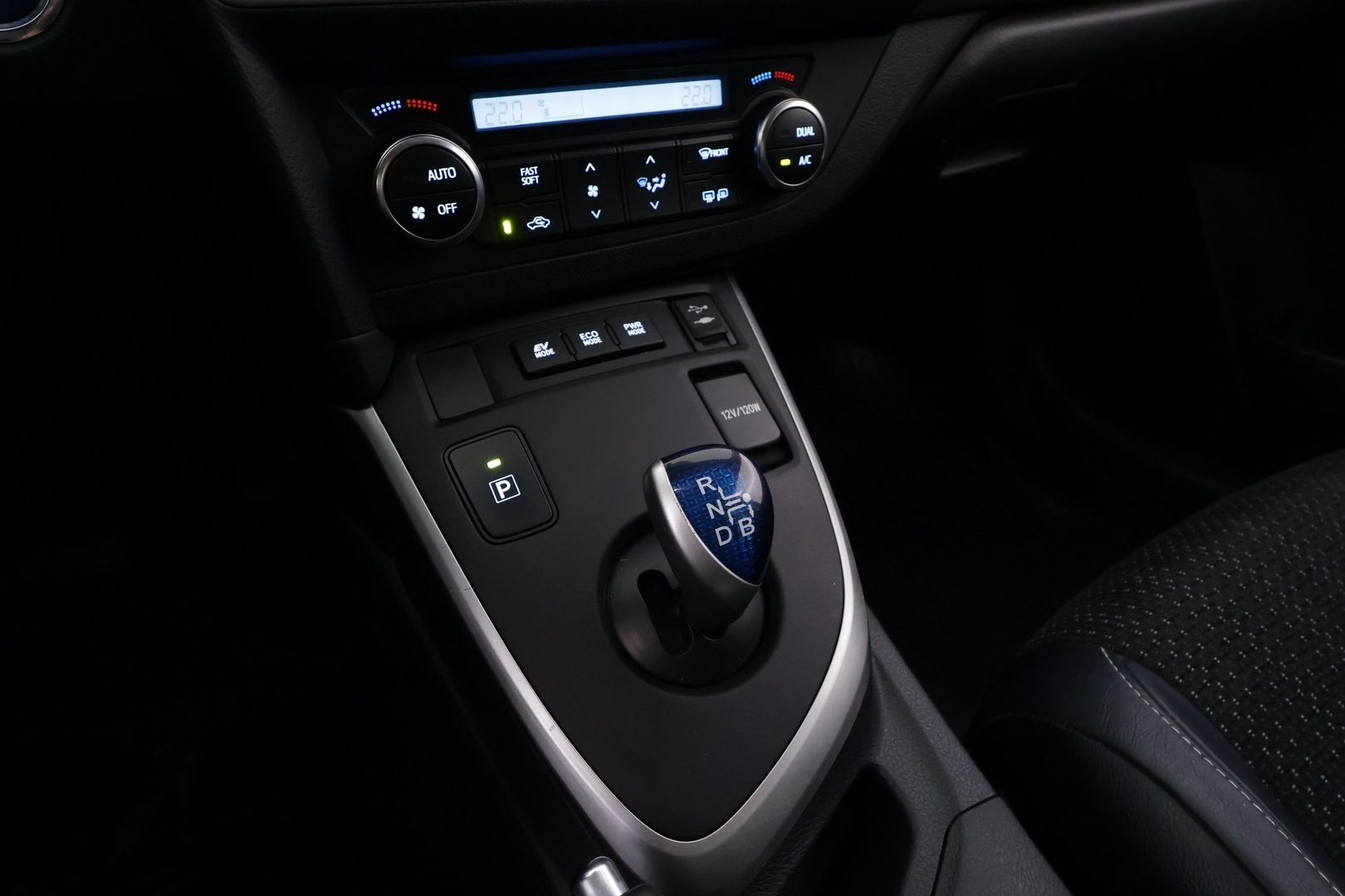 TOYOTA Auris 2013