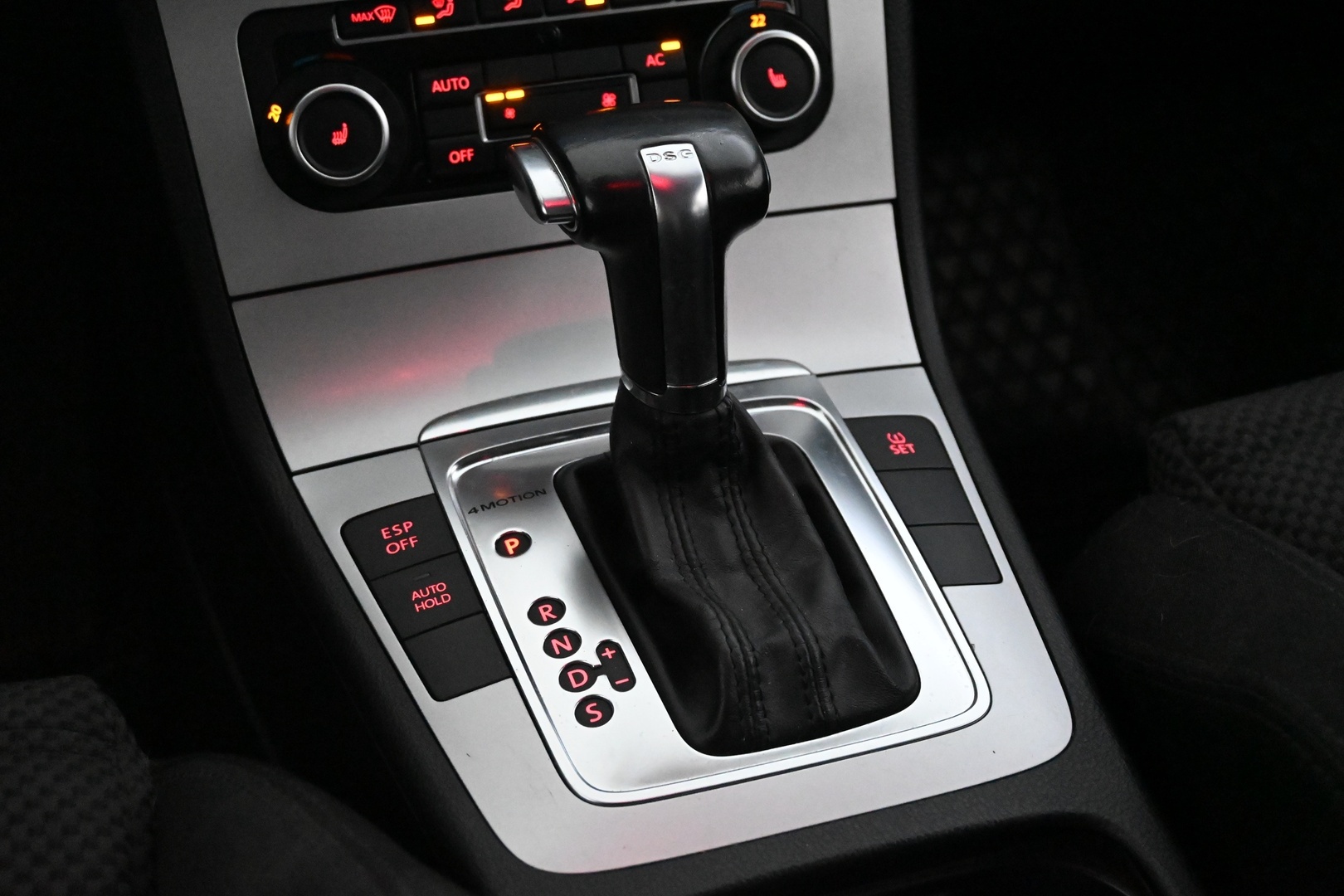 VOLKSWAGEN Passat 2010