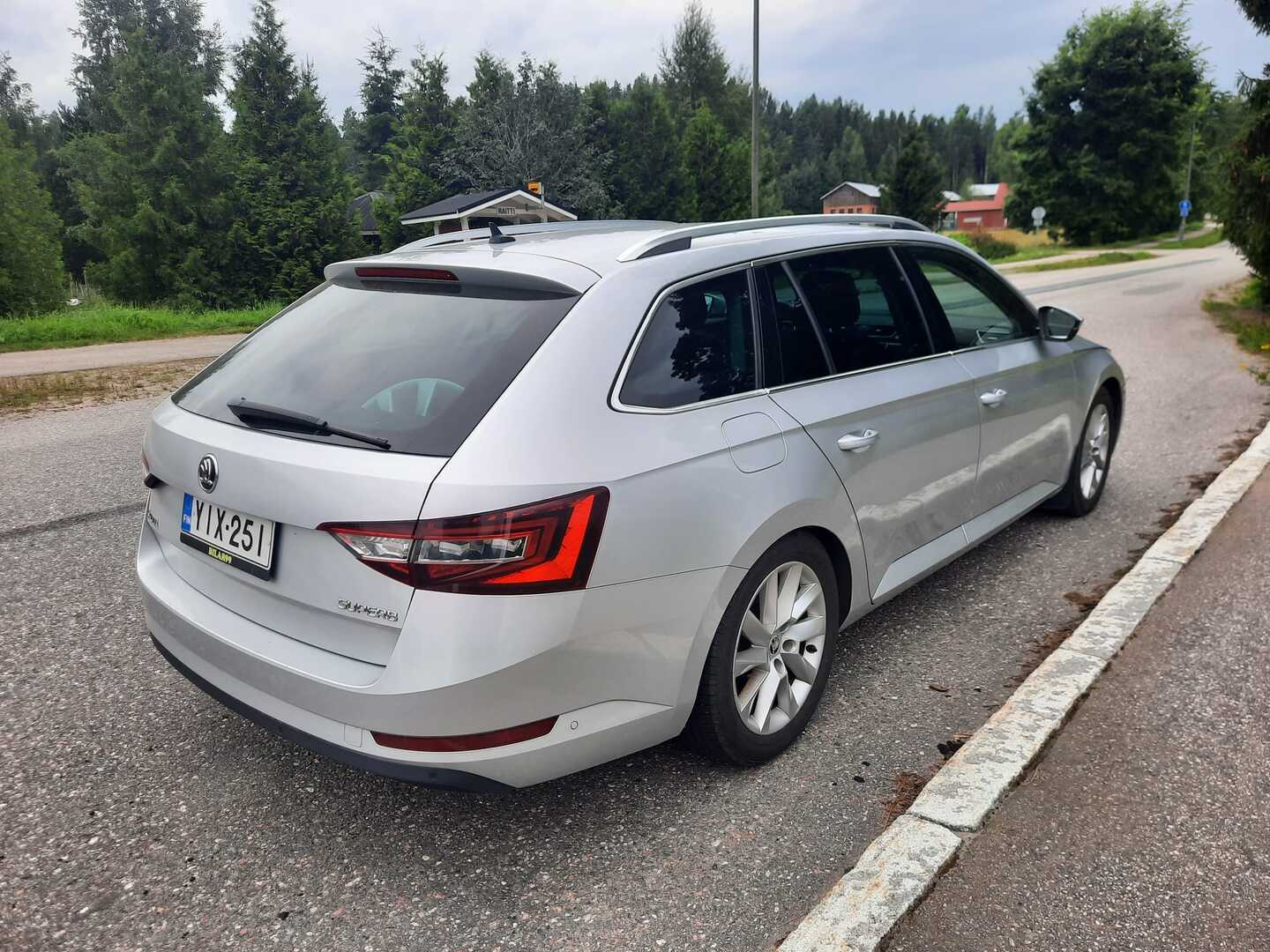 SKODA Superb 2016