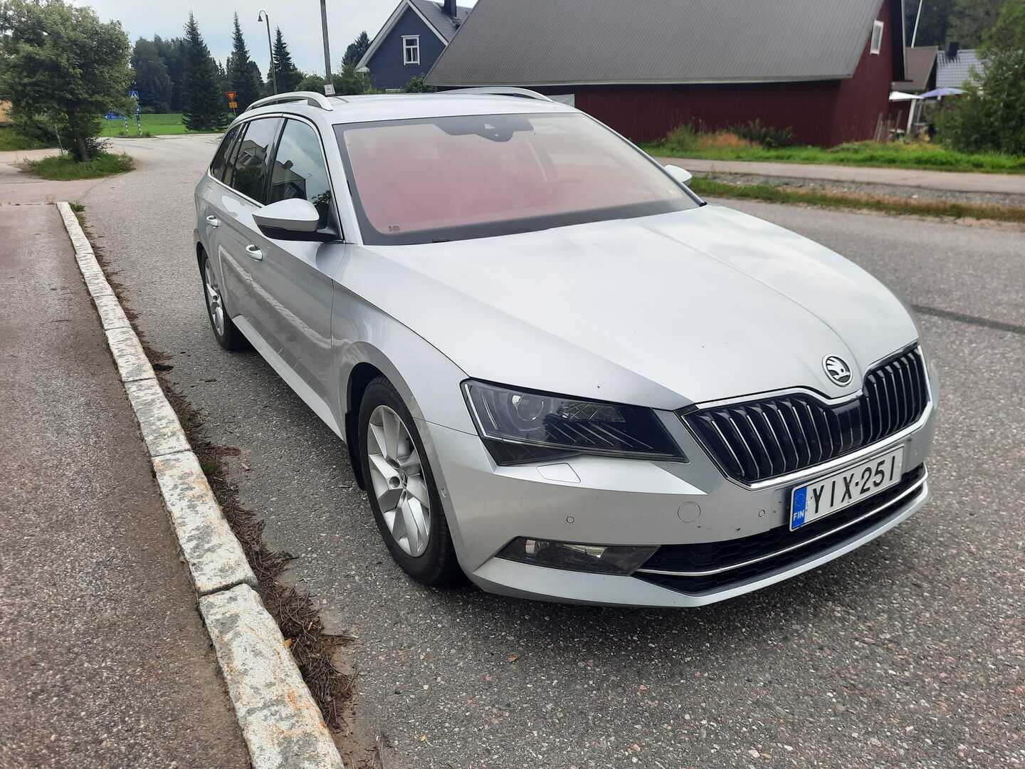 SKODA Superb 2016