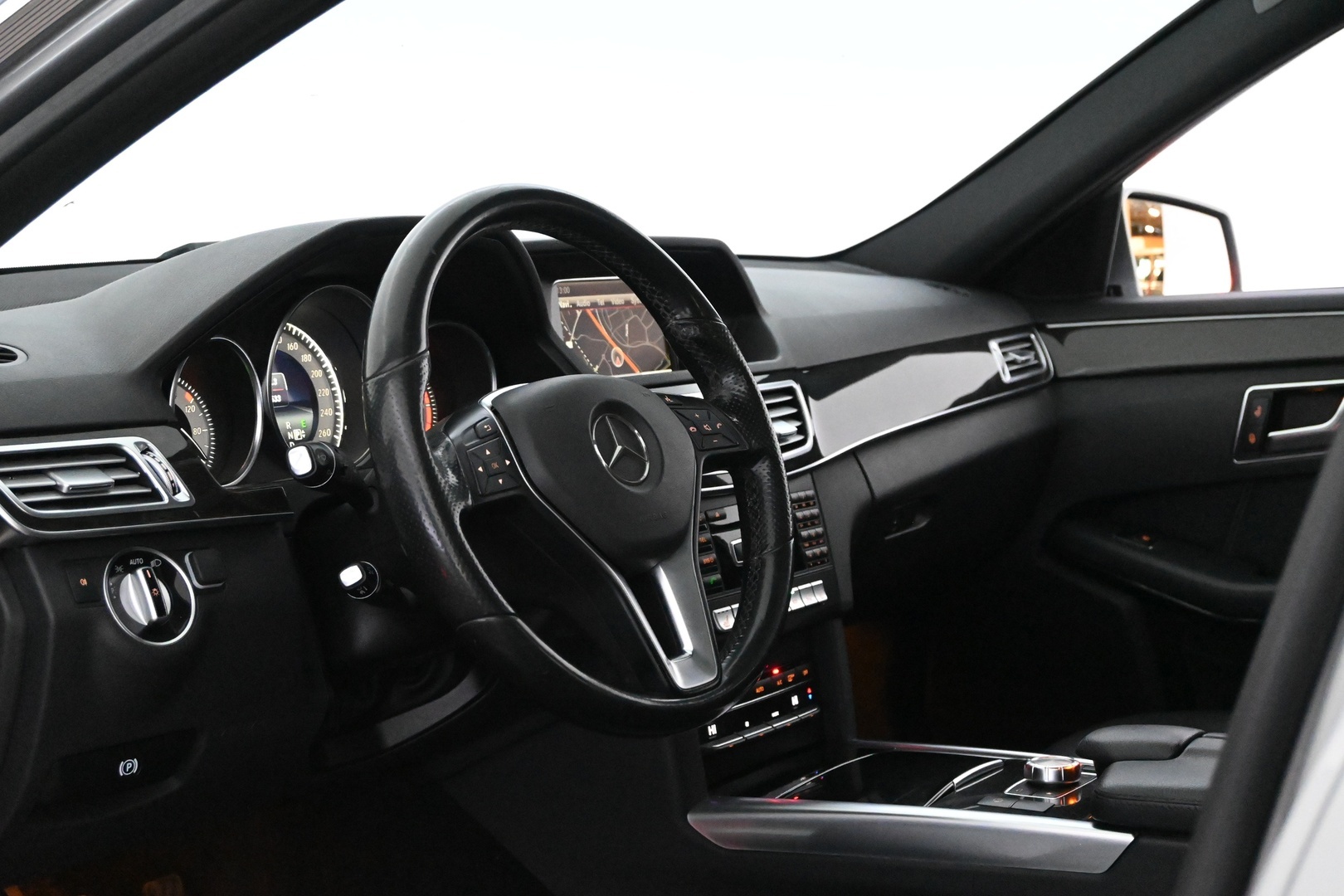 MERCEDES-BENZ E 2015