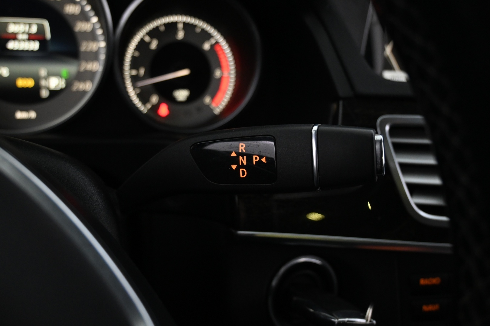 MERCEDES-BENZ E 2015