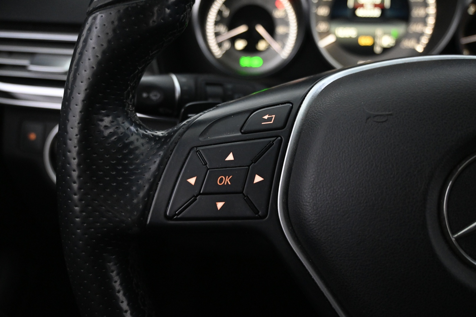 MERCEDES-BENZ E 2015