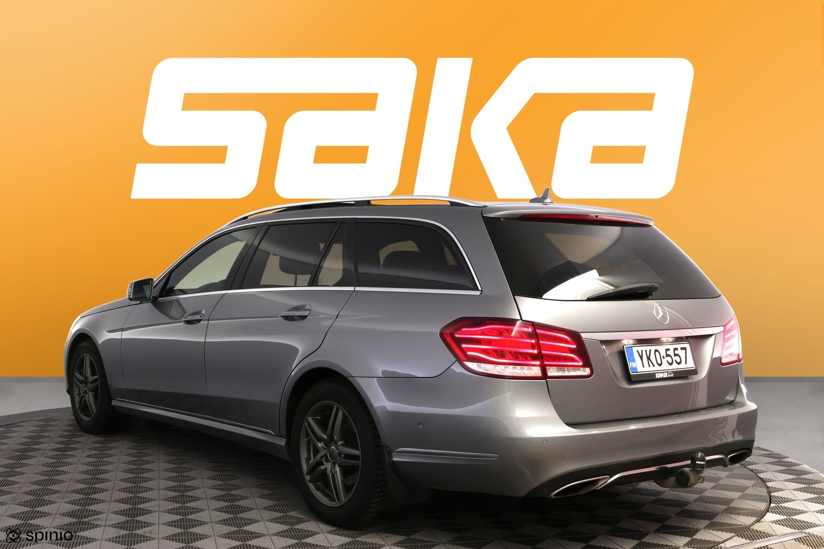 MERCEDES-BENZ E 2015