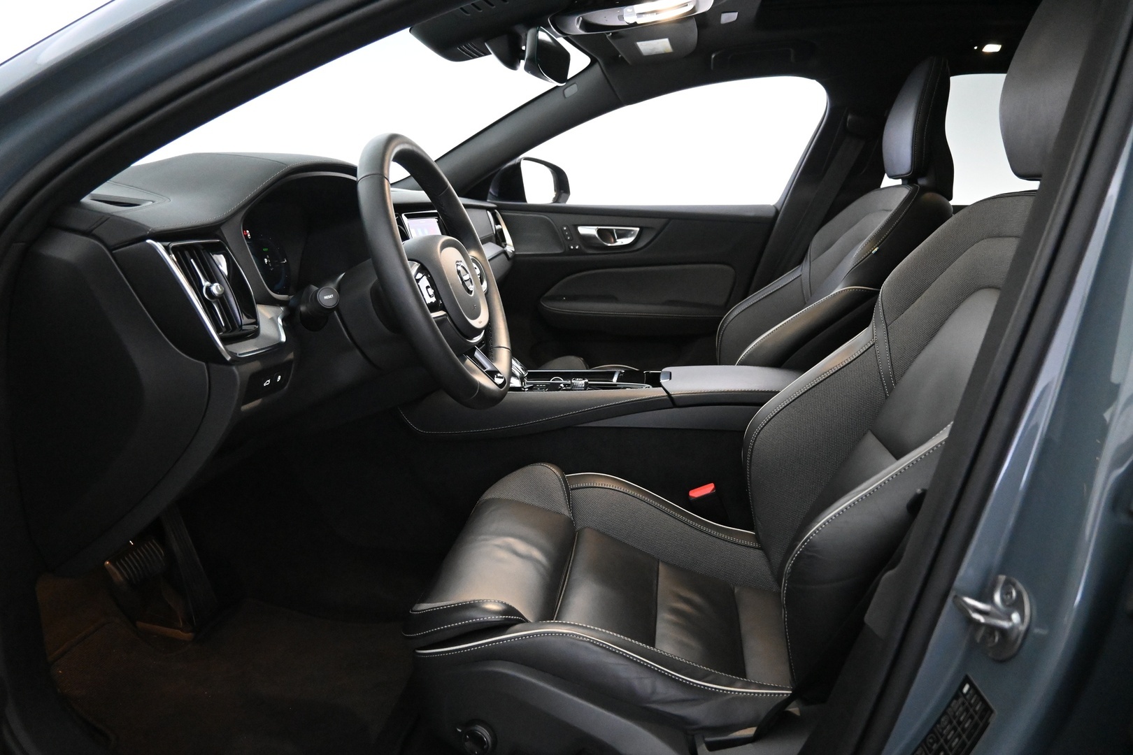 VOLVO V60 2024