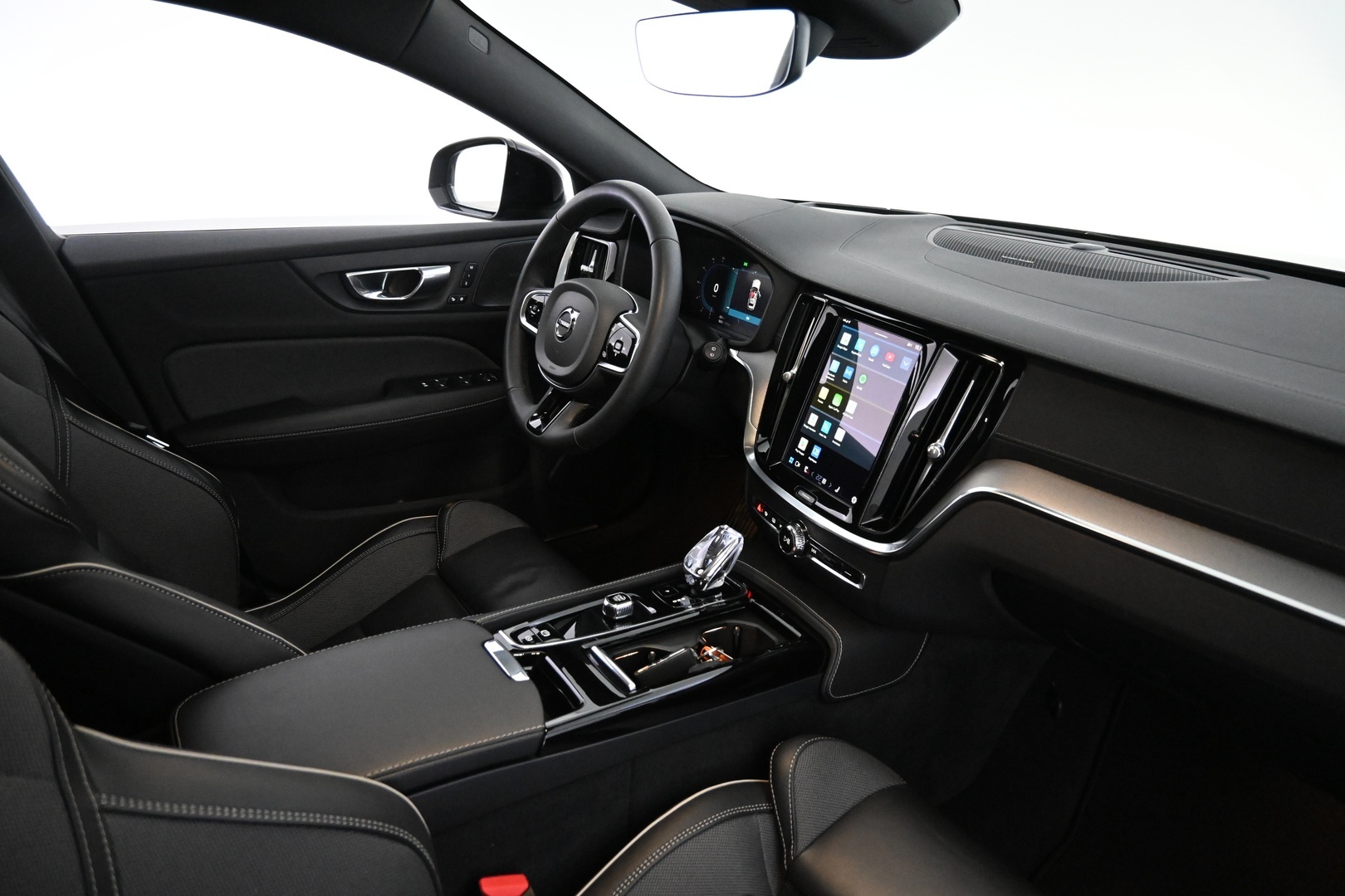 VOLVO V60 2024