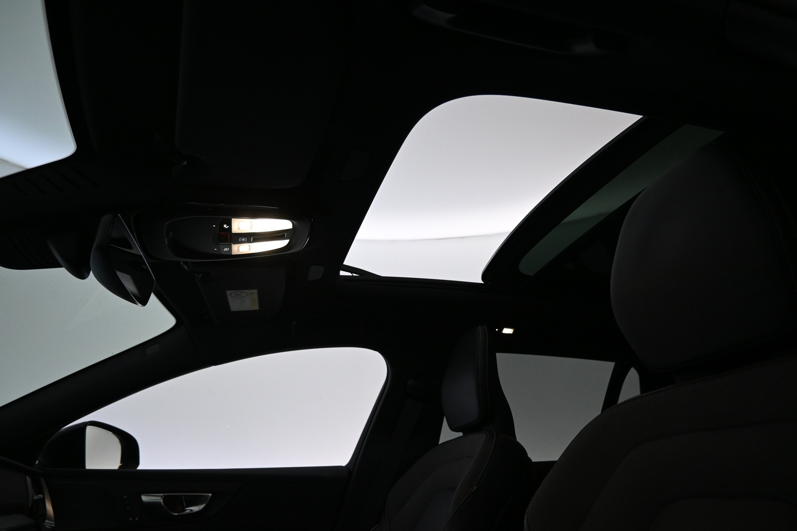 VOLVO V60 2024