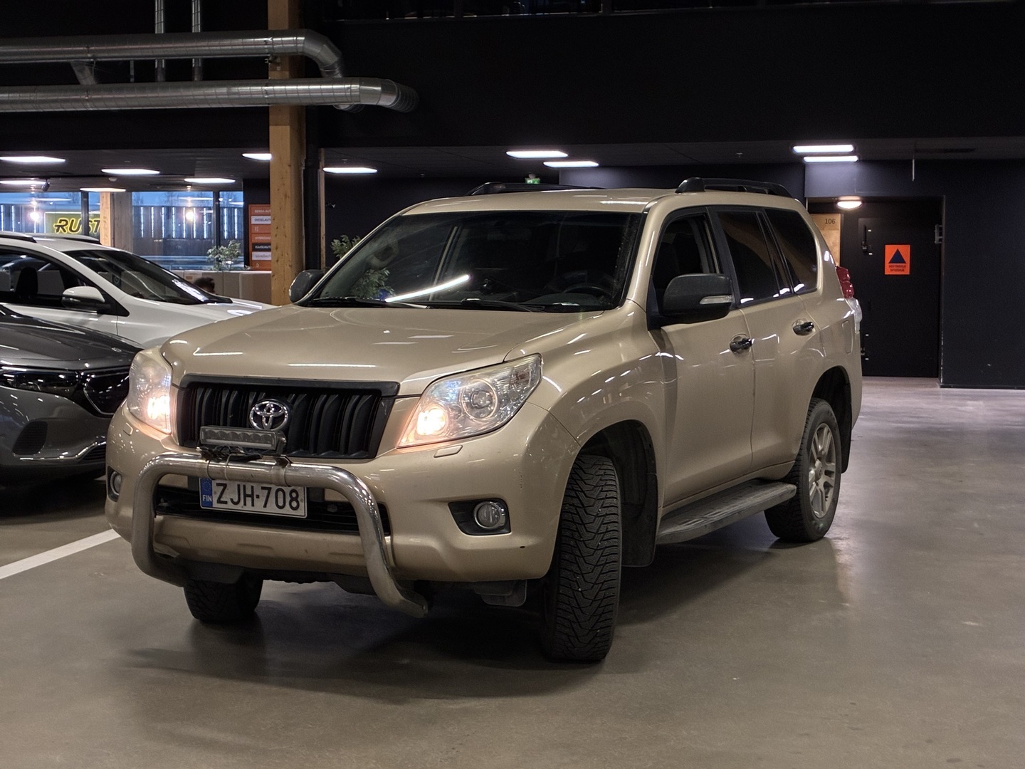 TOYOTA Land Cruiser 2010