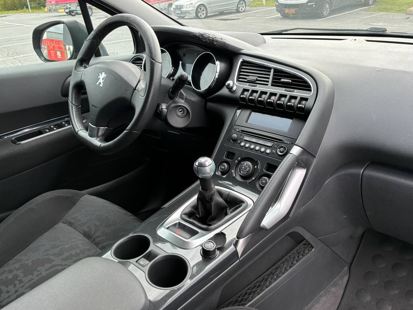 PEUGEOT 3008 2011