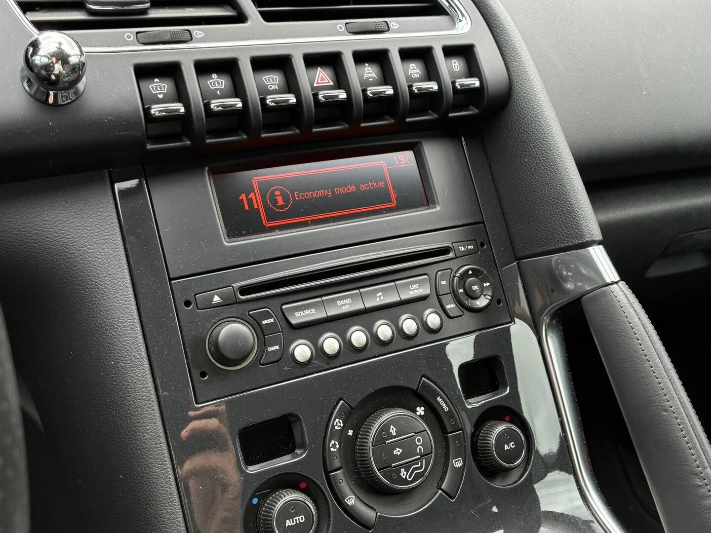 PEUGEOT 3008 2011