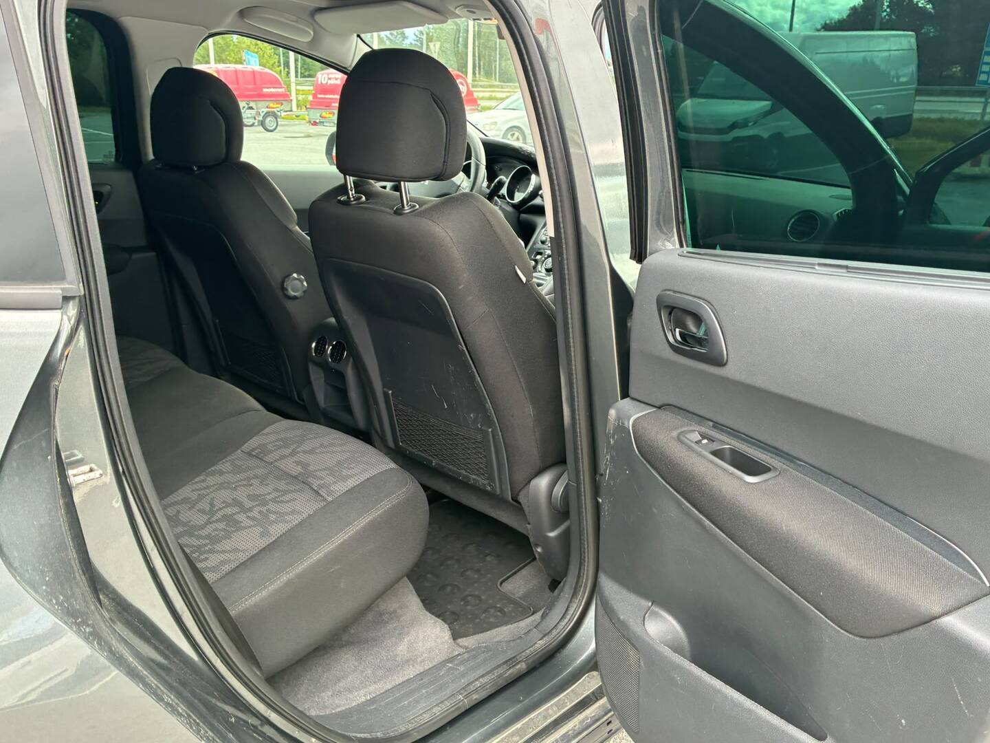 PEUGEOT 3008 2011