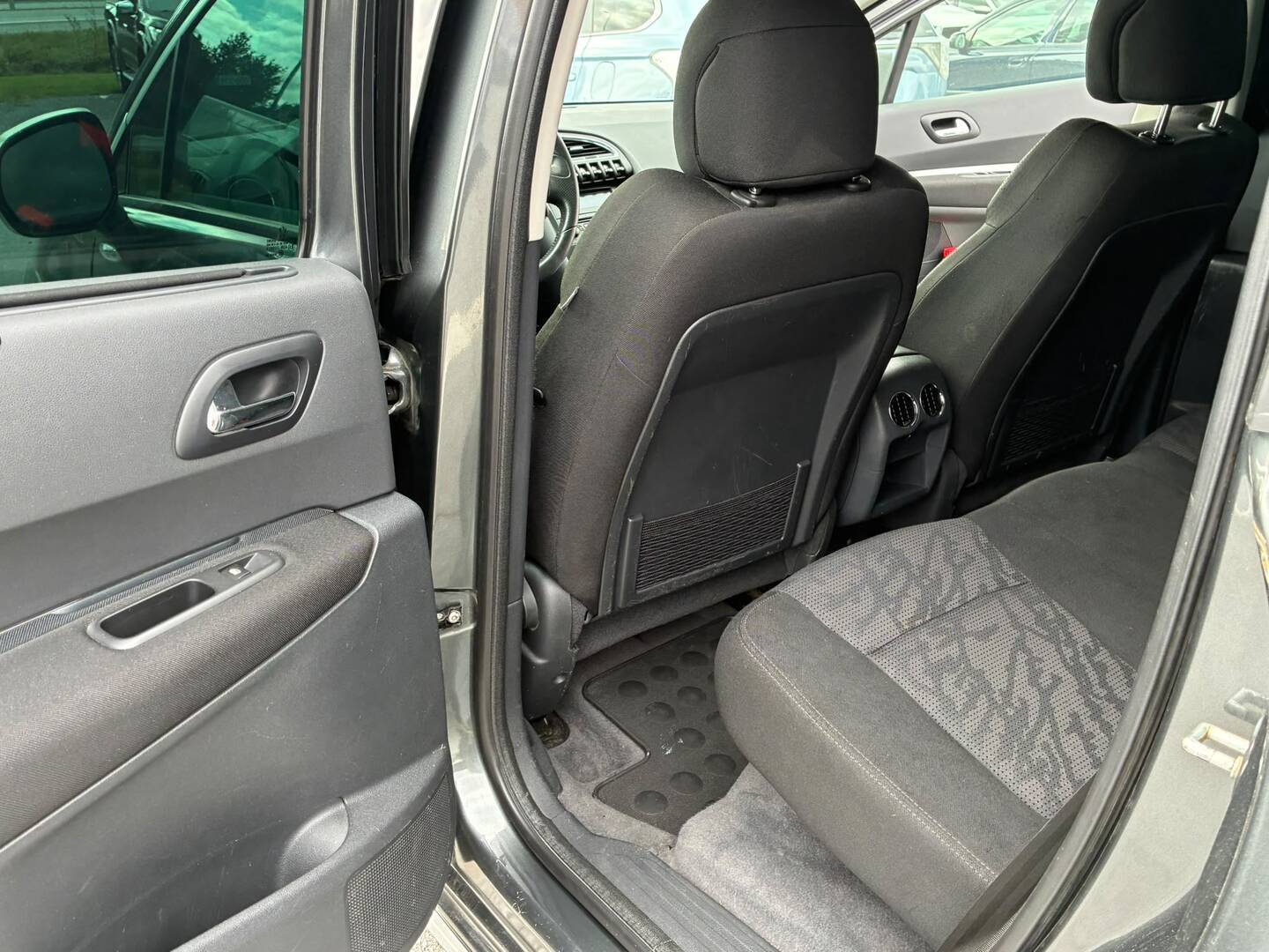 PEUGEOT 3008 2011