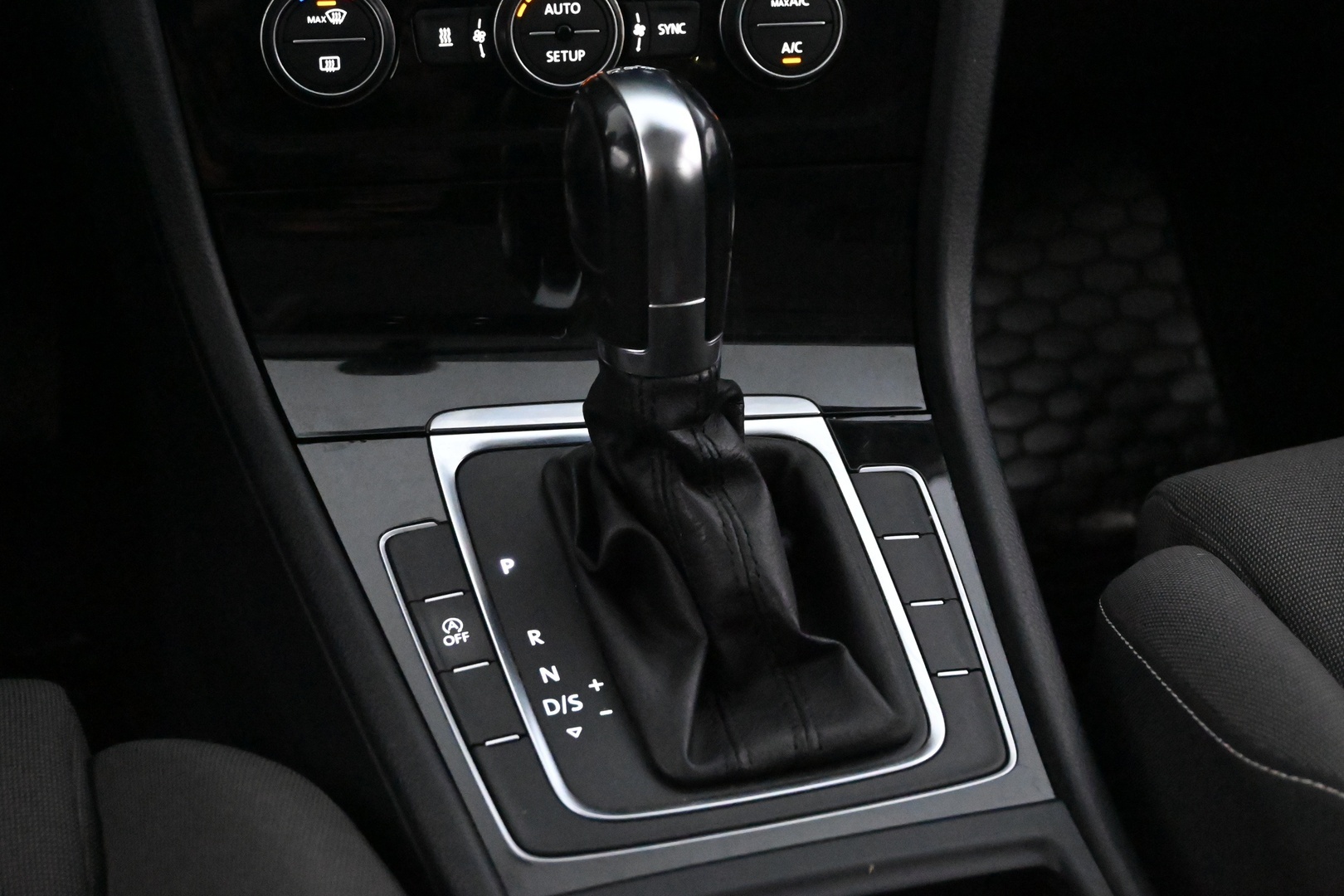 VOLKSWAGEN Golf 2013